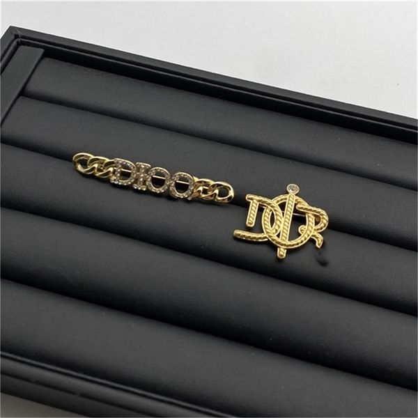 2022 fashion 20% off designer jewelry family d new brooch high-end version letter diamond brooch women's bare clothes light luxury fash, Gray
2022 fashion 20% off designer jewelry family d new brooch high-end version letter diamond brooch women's bare clothes light luxury fash, Gray