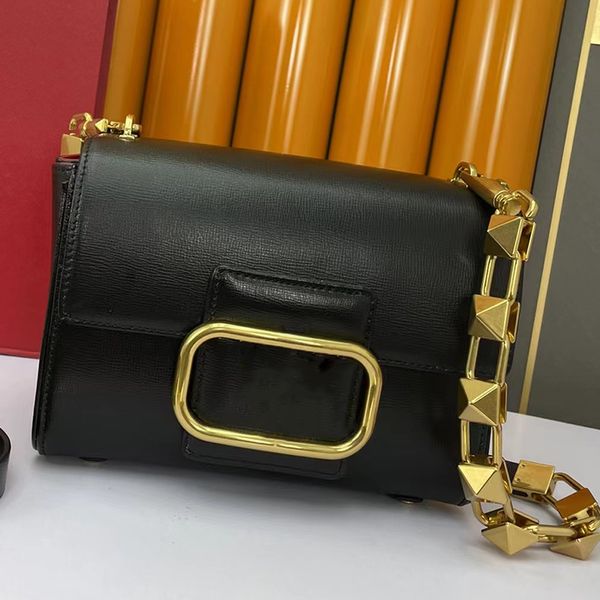 design retro hardware buckle diagonal bag multifunctional leather women's new fashion versatile metal rivets shoulder straps large capa
design retro hardware buckle diagonal bag multifunctional leather women's new fashion versatile metal rivets shoulder straps large capa
