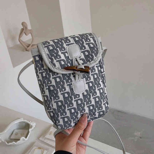 design texture portable small bag women's 2022 spring and summer new versatile messenger mobile phone bag
design texture portable small bag women's 2022 spring and summer new versatile messenger mobile phone bag
