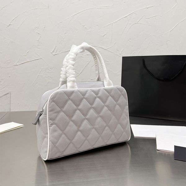 wholesale bowling bags men and women fashion handbags shoulder bags designers handbag lady canvas quilt messenger crossbody bag highs capaci
wholesale bowling bags men and women fashion handbags shoulder bags designers handbag lady canvas quilt messenger crossbody bag highs capaci