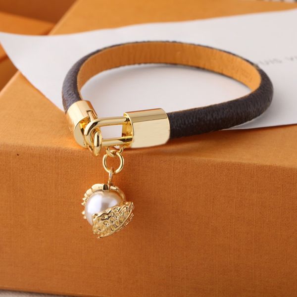 clover bracelet brand classic clover designer leather bracelet fashion man woman couple charm bracelet 18k gold jewelry, Golden;silver
clover bracelet brand classic clover designer leather bracelet fashion man woman couple charm bracelet 18k gold jewelry, Golden;silver