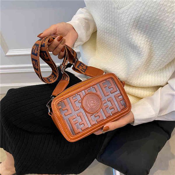 2022 new designer handbags female new fashion printed small square wide shoulder strap single shoulder messenger
2022 new designer handbags female new fashion printed small square wide shoulder strap single shoulder messenger