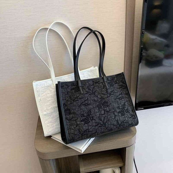 black shoulder bag women 2022 new trendy french niche texture single underarm foreign style portable tote
black shoulder bag women 2022 new trendy french niche texture single underarm foreign style portable tote