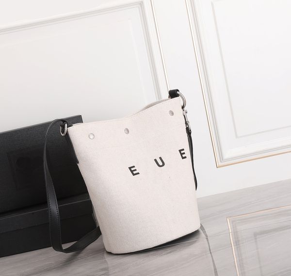 soft calfskin mobile phone bag printing stamping chain clutch with inner patch pocket tote bag genuine leather designer bucket handbags
soft calfskin mobile phone bag printing stamping chain clutch with inner patch pocket tote bag genuine leather designer bucket handbags