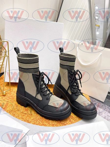 2022 new fashion luxury women's designer wool boots motocycle booties platform winter boot machine embroidery technology heel with box, Black
2022 new fashion luxury women's designer wool boots motocycle booties platform winter boot machine embroidery technology heel with box, Black