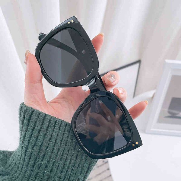 sunglasses 2022 women's korean polarized big frame square meter nail star net red same model 86232, White;black
sunglasses 2022 women's korean polarized big frame square meter nail star net red same model 86232, White;black
