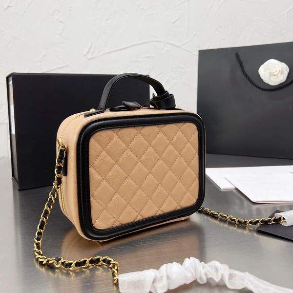 2022 designer cosmetic bag women makeup shoulder bags classic rhomboids design handbags with amazing quality
2022 designer cosmetic bag women makeup shoulder bags classic rhomboids design handbags with amazing quality