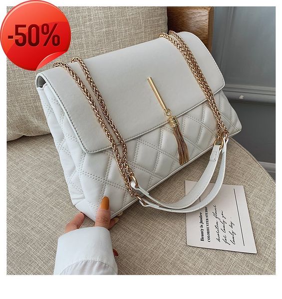 the factory directly 2022 winter new synthetic leather embroidered princs pu large shoulder msenger single shoulder bag
the factory directly 2022 winter new synthetic leather embroidered princs pu large shoulder msenger single shoulder bag