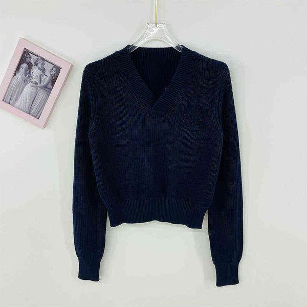 fashion 2022 designer design p home autumn and winter new products college style v-neck design long sleeve sweater high waist slim, White;black
fashion 2022 designer design p home autumn and winter new products college style v-neck design long sleeve sweater high waist slim, White;black