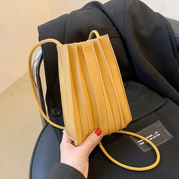 folding shoulder bag ladies pu soft leather designer 2022 summer new fashion luxury messenger bag, Black;red
folding shoulder bag ladies pu soft leather designer 2022 summer new fashion luxury messenger bag, Black;red
