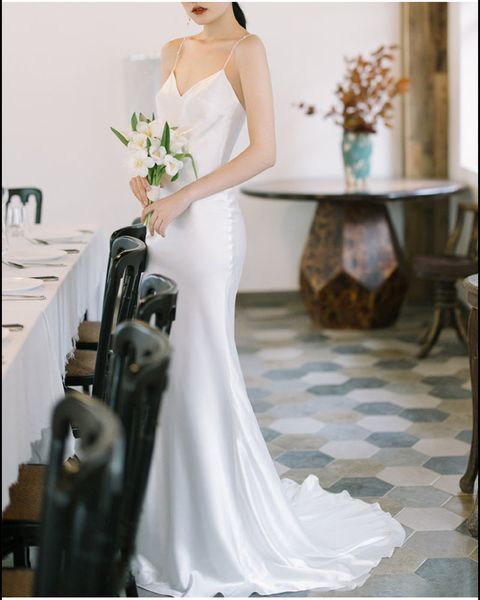 bridal travel pgraphy satin light wedding dress slim fit fashion elegant backless fishtail strap trailing dress white outdoor, White;black
bridal travel pgraphy satin light wedding dress slim fit fashion elegant backless fishtail strap trailing dress white outdoor, White;black