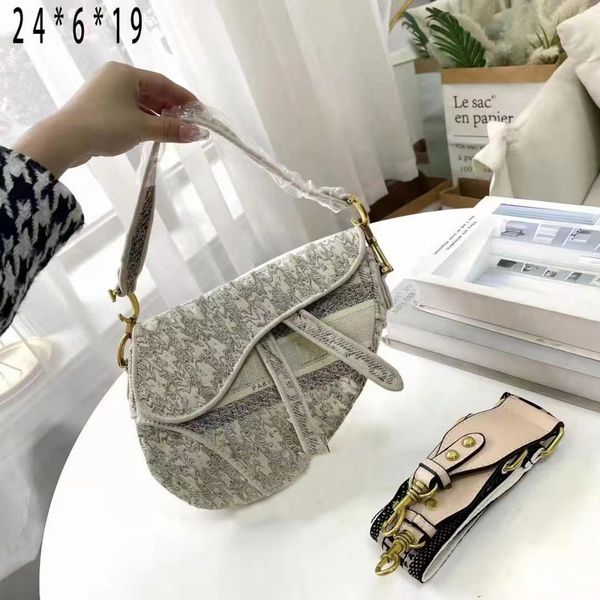 2022 luxury designers totes saddle's bag woman oblique embroidery handbags single shoulder bags ladies fashion banquet cowboy handbag w
2022 luxury designers totes saddle's bag woman oblique embroidery handbags single shoulder bags ladies fashion banquet cowboy handbag w