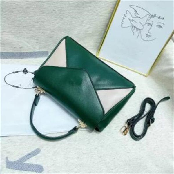 2022 shoulder bags tote bag women summer luxury designer totes purse single zipper wallets handbags real leather bags lady 8065#27cm*11cm
2022 shoulder bags tote bag women summer luxury designer totes purse single zipper wallets handbags real leather bags lady 8065#27cm*11cm