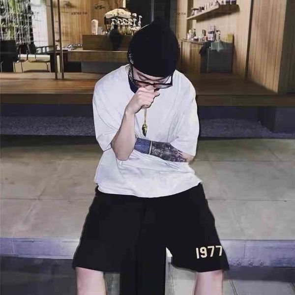 fog of god thread letter 1977 high street loose br 2022 fashion design all-match men's and women's shorts trendy clothing, White;black
fog of god thread letter 1977 high street loose br 2022 fashion design all-match men's and women's shorts trendy clothing, White;black