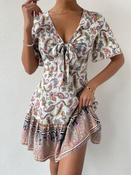 paisley & floral print tie front flutter sleeve ruffle hem dress n5ta#, Black;gray
paisley & floral print tie front flutter sleeve ruffle hem dress n5ta#, Black;gray