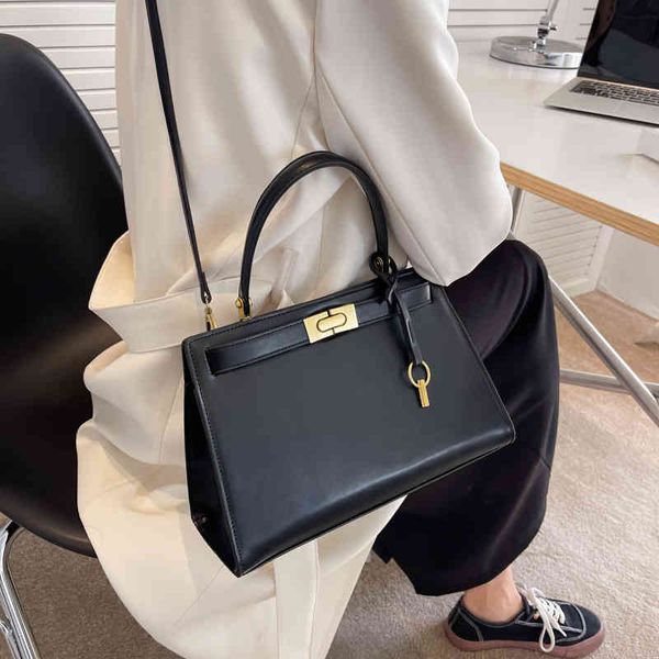 ladies fashion personality trend new brand bag wholesale handbag women's 2022 single shoulder air texture small square
ladies fashion personality trend new brand bag wholesale handbag women's 2022 single shoulder air texture small square