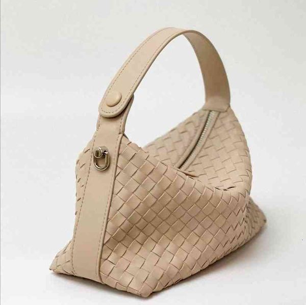 korean version minority knitting underarm bag, cowhide single shoulder fashion leather women's oblique cross trend dumpling bag
korean version minority knitting underarm bag, cowhide single shoulder fashion leather women's oblique cross trend dumpling bag