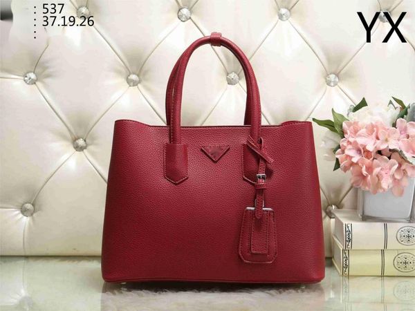 designer ladies handbag messenger bag style outdoor casual fashion presbyopic one shoulder suitable for all kinds of occasions black embossi
designer ladies handbag messenger bag style outdoor casual fashion presbyopic one shoulder suitable for all kinds of occasions black embossi