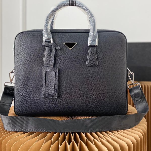designers luxurys men briefcase solid color letters leather man handbag temperament business briefcases hundred popular single shoulder bag
designers luxurys men briefcase solid color letters leather man handbag temperament business briefcases hundred popular single shoulder bag
