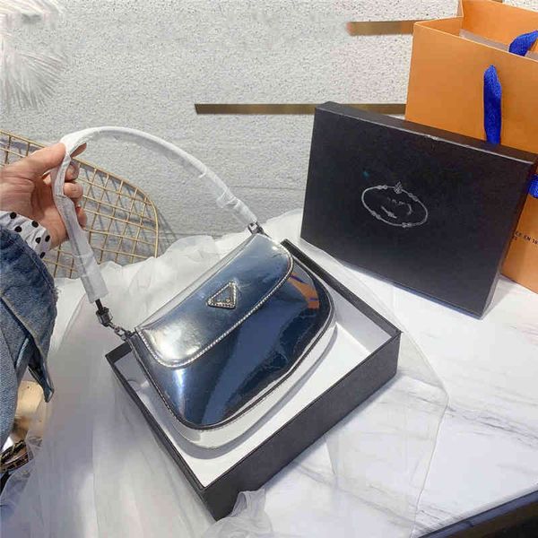 2021 new p home hobo bright face leather flap cleo armpit bag single shoulder crescent club bag, Black;red
2021 new p home hobo bright face leather flap cleo armpit bag single shoulder crescent club bag, Black;red