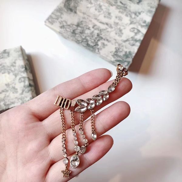 2022 new d family dijia u-shaped wheat ear drill letter tassel chain earrings female used star earclip, Golden
2022 new d family dijia u-shaped wheat ear drill letter tassel chain earrings female used star earclip, Golden