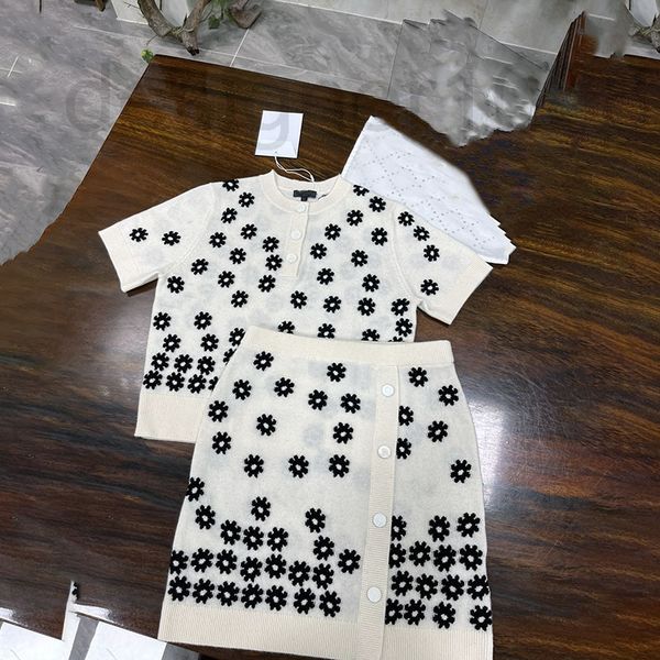 two piece dress designer 2022 summer new fashion flower single breasted knitted short sleeved high waist hip wrap skirt two piece suit c9zi, White
two piece dress designer 2022 summer new fashion flower single breasted knitted short sleeved high waist hip wrap skirt two piece suit c9zi, White