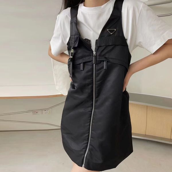 leisure zipper pocket suspender dress women v neck buckle dresses summer triangular label loose dresses, Black;pink
leisure zipper pocket suspender dress women v neck buckle dresses summer triangular label loose dresses, Black;pink