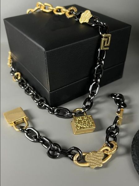 hiphop rock punk black and gold matching cool thick link chain bangle medusa head portrait bracelet edge-set diamonds pendants men bracelets
hiphop rock punk black and gold matching cool thick link chain bangle medusa head portrait bracelet edge-set diamonds pendants men bracelets
