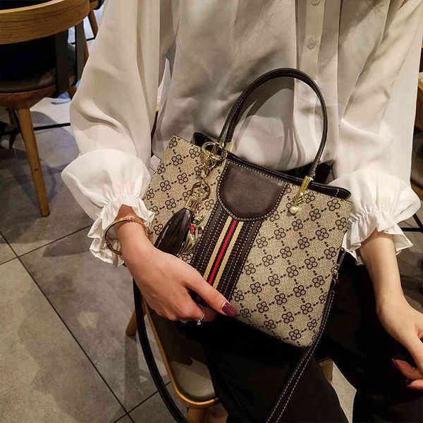 bags sale bag new spring and summer versatile hand fashionable women's one shoulder messenger large capacity bag
bags sale bag new spring and summer versatile hand fashionable women's one shoulder messenger large capacity bag