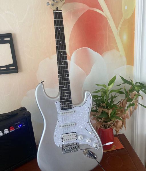 st electric guitar body basswood chrome hardware silver high quality 
st electric guitar body basswood chrome hardware silver high quality