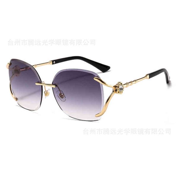 2022 fashion brand design sunglasses factory direct sales trendy clothing new diamond frameless trimming women's glasses s052, White;black
2022 fashion brand design sunglasses factory direct sales trendy clothing new diamond frameless trimming women's glasses s052, White;black