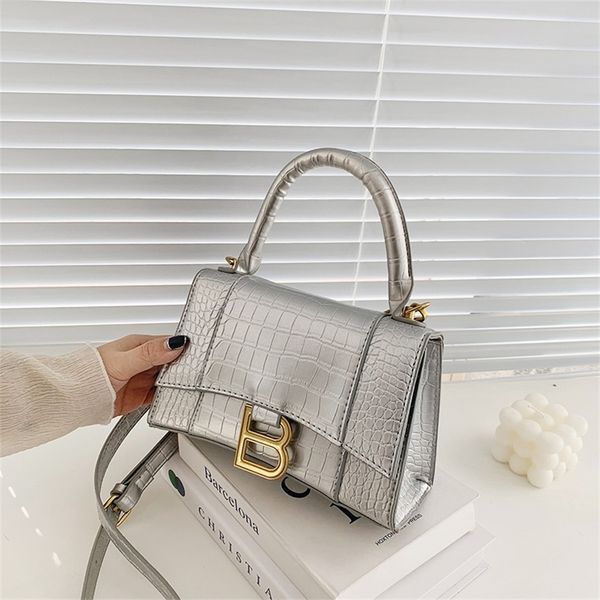 same female new fashion versatile pattern small square one messenger red hand zgfb purses outlet online
same female new fashion versatile pattern small square one messenger red hand zgfb purses outlet online