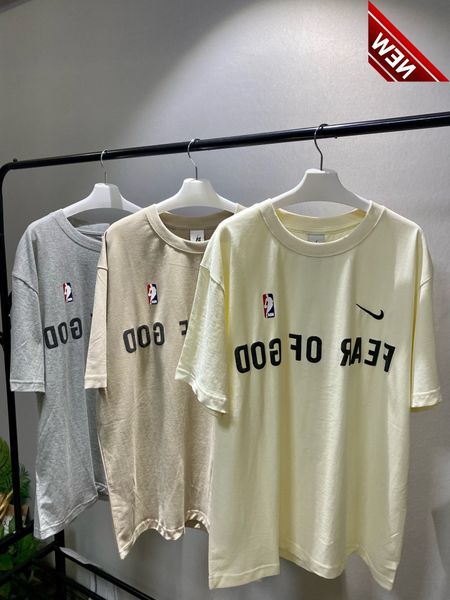 correct version with anti-counterfeiting essentials fog tide brand three party joint chest letter pure cotton short sleeve t-shirt wide, White;black
correct version with anti-counterfeiting essentials fog tide brand three party joint chest letter pure cotton short sleeve t-shirt wide, White;black