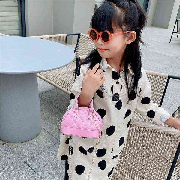 little girl's shell fashion trend girl's chain slanting foreign style little fragrance children's handchildren's handbag, Black
little girl's shell fashion trend girl's chain slanting foreign style little fragrance children's handchildren's handbag, Black