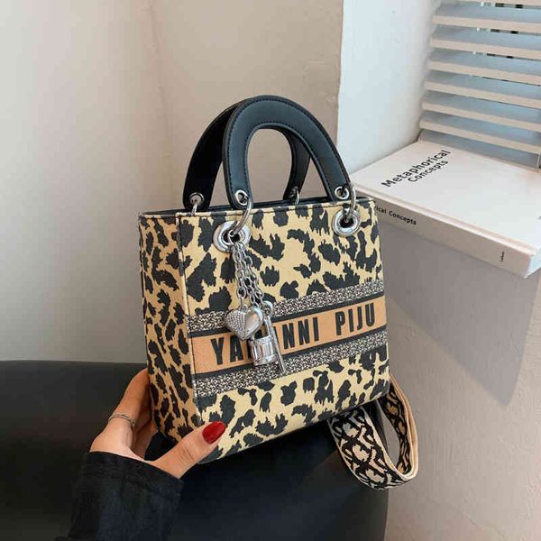 60% off factory clearance bag casual texture single shoulder fashion trend hand printed
60% off factory clearance bag casual texture single shoulder fashion trend hand printed