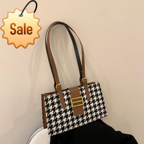 2022 trendy fashion design ladies bags factory direct clothing leisure lattice shoulder texture simple new women's small
2022 trendy fashion design ladies bags factory direct clothing leisure lattice shoulder texture simple new women's small