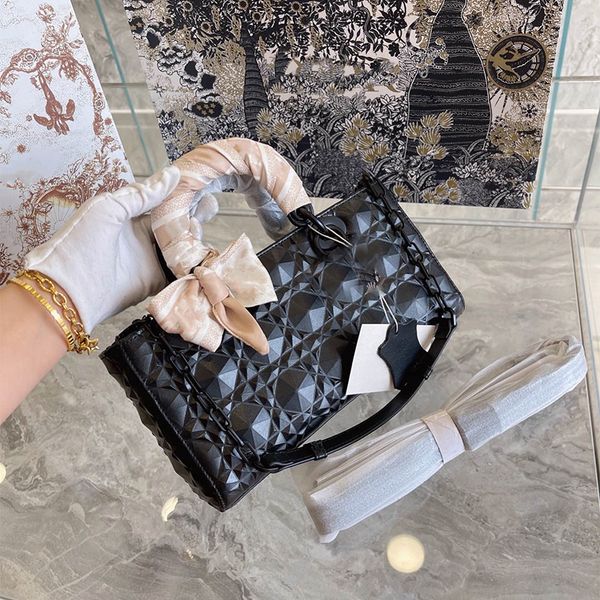 new a+ quality luxury bag leather classic woman diana handbag fashion shoulder bags famous french designer bags cowhide crossbody messenger
new a+ quality luxury bag leather classic woman diana handbag fashion shoulder bags famous french designer bags cowhide crossbody messenger