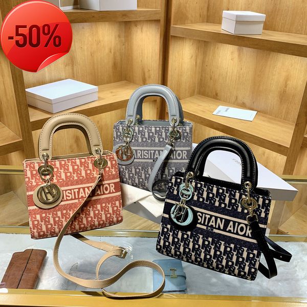 the factory directly fashionable diana 2022 new foreign style women's bag letter portable msenger shoulder bag
the factory directly fashionable diana 2022 new foreign style women's bag letter portable msenger shoulder bag