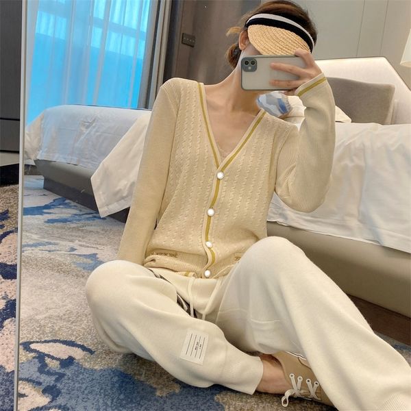 warehouse clothing autumn and winter new gold thread, metal chain, twist wool, medium length v neck knitted cardigan jacket. outlet_z058, White;black
warehouse clothing autumn and winter new gold thread, metal chain, twist wool, medium length v neck knitted cardigan jacket. outlet_z058, White;black