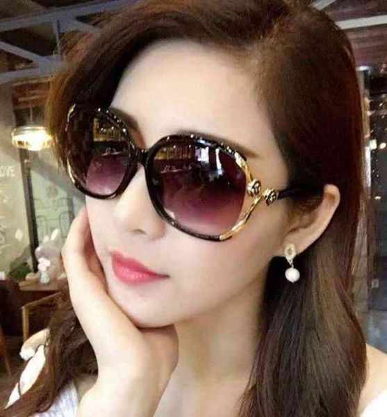 new fancy fashion men's and women's fashion street shooting sunglasses personality cool optical glass guz1, White;black
new fancy fashion men's and women's fashion street shooting sunglasses personality cool optical glass guz1, White;black