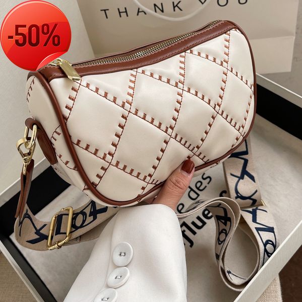 the factory directly texture winter women's 2022 new fashion diamond embroidered wire broadband msenger small light bag
the factory directly texture winter women's 2022 new fashion diamond embroidered wire broadband msenger small light bag