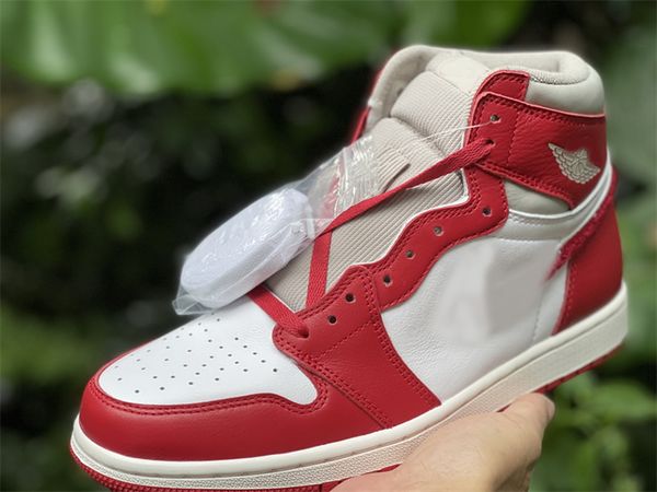 2022 authentic 1 high og wmns newstalgia chenille 1s basketball shoes dj4891-061 men women outdoor sports sneakers with original box, Red;white
2022 authentic 1 high og wmns newstalgia chenille 1s basketball shoes dj4891-061 men women outdoor sports sneakers with original box, Red;white