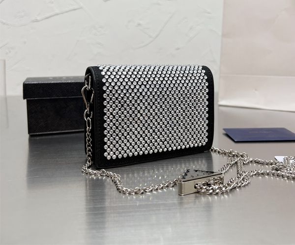 the new women's 2022 single shoulder messenger bag is cool retro fashionable and full of diamonds it is a luxury high-level sense match
the new women's 2022 single shoulder messenger bag is cool retro fashionable and full of diamonds it is a luxury high-level sense match