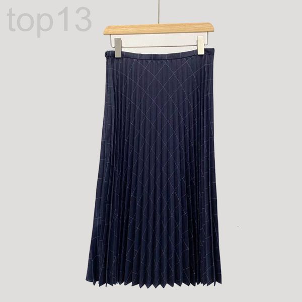 skirts designer spring 22 new xiaohe women's wool pleated skirt a-shaped elastic waist plaid, Black
skirts designer spring 22 new xiaohe women's wool pleated skirt a-shaped elastic waist plaid, Black