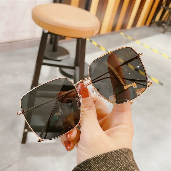 50% discount for factory direct salesd family women's large frame polarized new korean chaoyuan thin ultraviolet sunglasses, White;black
50% discount for factory direct salesd family women's large frame polarized new korean chaoyuan thin ultraviolet sunglasses, White;black