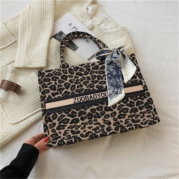 super low autumn texture lock fashion hand single shoulder armpit small square bag factory store online
super low autumn texture lock fashion hand single shoulder armpit small square bag factory store online