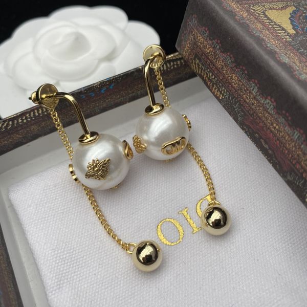 factory retail and wholesale dijia /d new simple versatile cd earrings women's inlaid pearl brass, Golden
factory retail and wholesale dijia /d new simple versatile cd earrings women's inlaid pearl brass, Golden