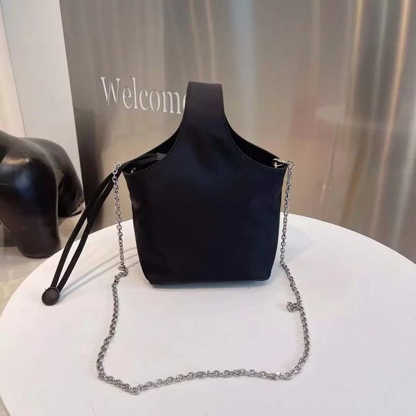luxurys designers bags women handbag chain shoulder bag outdoor leisure handbags soft creative high capacity lady purse versatile style good, Black;red
luxurys designers bags women handbag chain shoulder bag outdoor leisure handbags soft creative high capacity lady purse versatile style good, Black;red