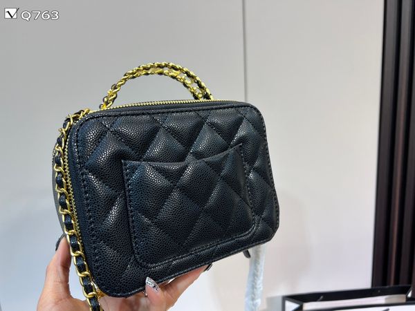 chan 2022 new dinner bag fashion show leather brand luxury classic portable chain bag cosmetic bag two-letter stereo buckle women's hig
chan 2022 new dinner bag fashion show leather brand luxury classic portable chain bag cosmetic bag two-letter stereo buckle women's hig