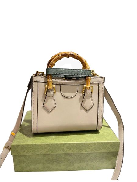 luxury shoulder bag for womens designer bags shopping bags, retro charm, exquisite hardware to enhance the overall texture 27*24cm
luxury shoulder bag for womens designer bags shopping bags, retro charm, exquisite hardware to enhance the overall texture 27*24cm